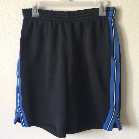 Boys Medium Nike Sphere Dry Shorts 
